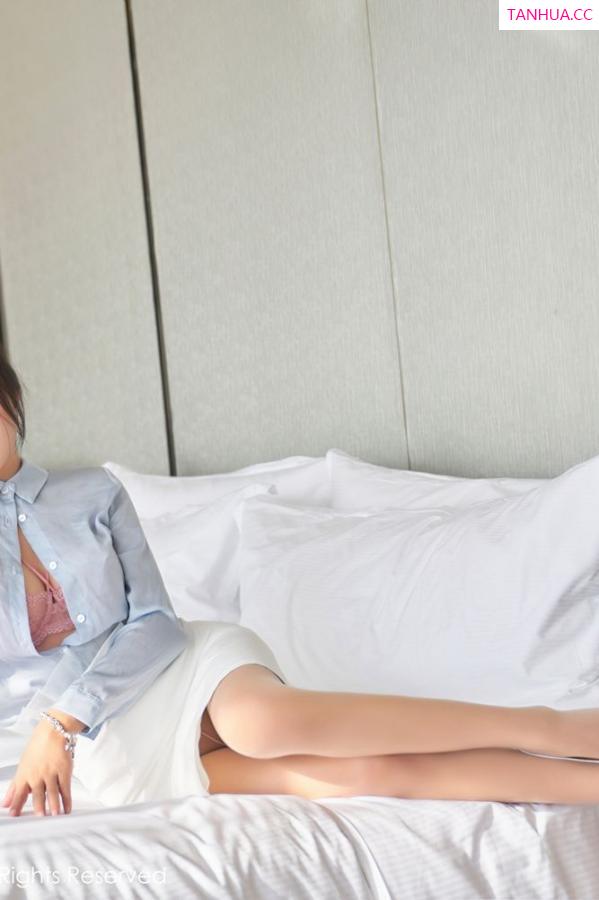 SOLO-尹菲  Emily尹菲云南旅拍 典雅多姿的职业装第16张图片